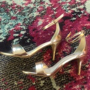 NWT lulus rose gold heels